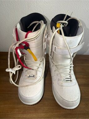 Nike White High-Top Snow Boots with Red and Yellow Accents
